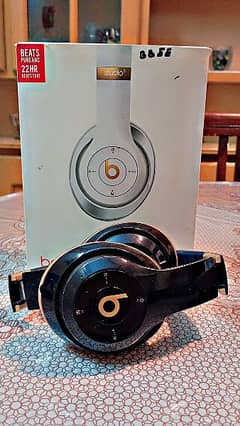 BEATS Studio 3 wireless Bluetooth headphones