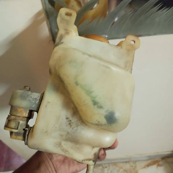 Nissan Sunny b12 Wiper Water bottle with dead motor 1