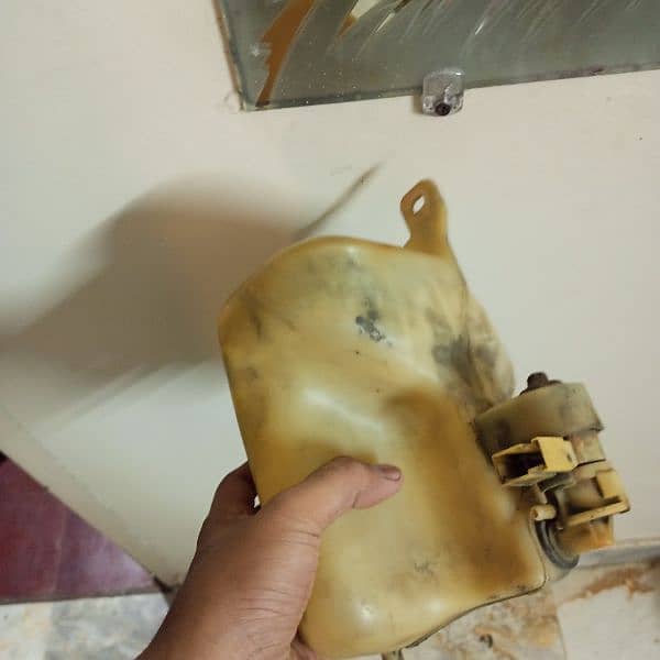 Nissan Sunny b12 Wiper Water bottle with dead motor 6