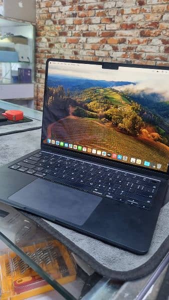 apple macbook air M2 with 8 gb ram 512 gb SSD complete box 3