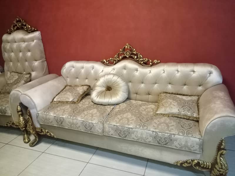 Only few month used 7seater imported sofa set with side table for sell 0