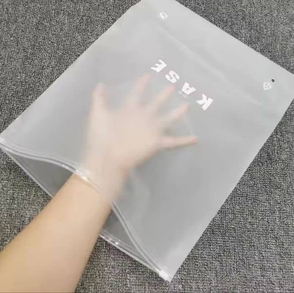 12 Pcs  PVC Suiting Zipper Bags Transparent 0