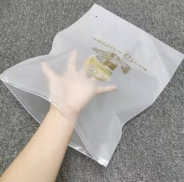 12 Pcs  PVC Suiting Zipper Bags Transparent 2