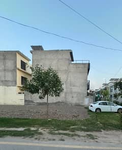 Prime Location 5 Marla Plot Available on Easy Installments in Park View City Lahore