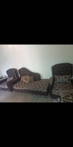 Dewan style 5 seater sofa set in brand new condition