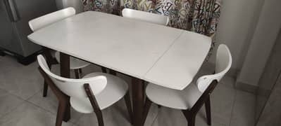 Interwood dinning table