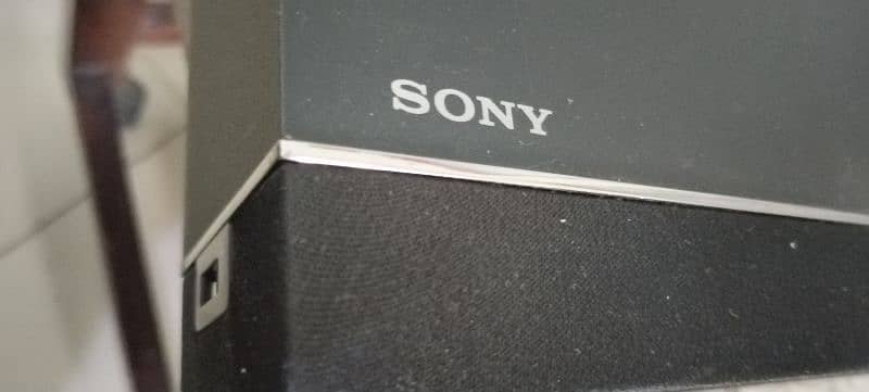 Sony build in sound bar subwoofer 4