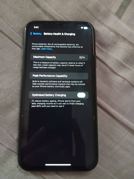 iphone 11 128 Gb LLA Model Hai Non pta bettey 82 helth 1