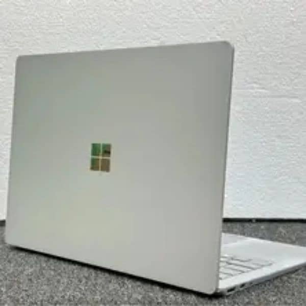 Microsoft surface Laptop 2 touch core i5 8th Generation 8/256gbssd 2