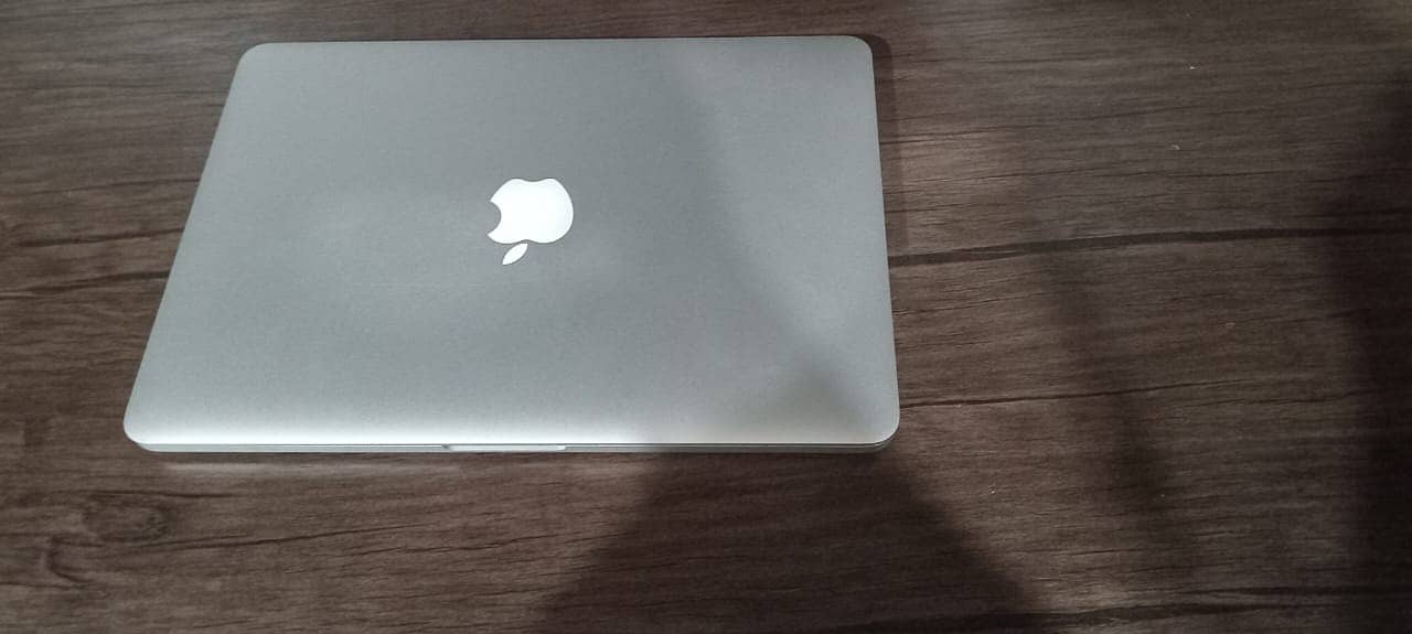 Macbook Pro 2014.13 inch 256GB dual core intel core i5 8GB Ram 1