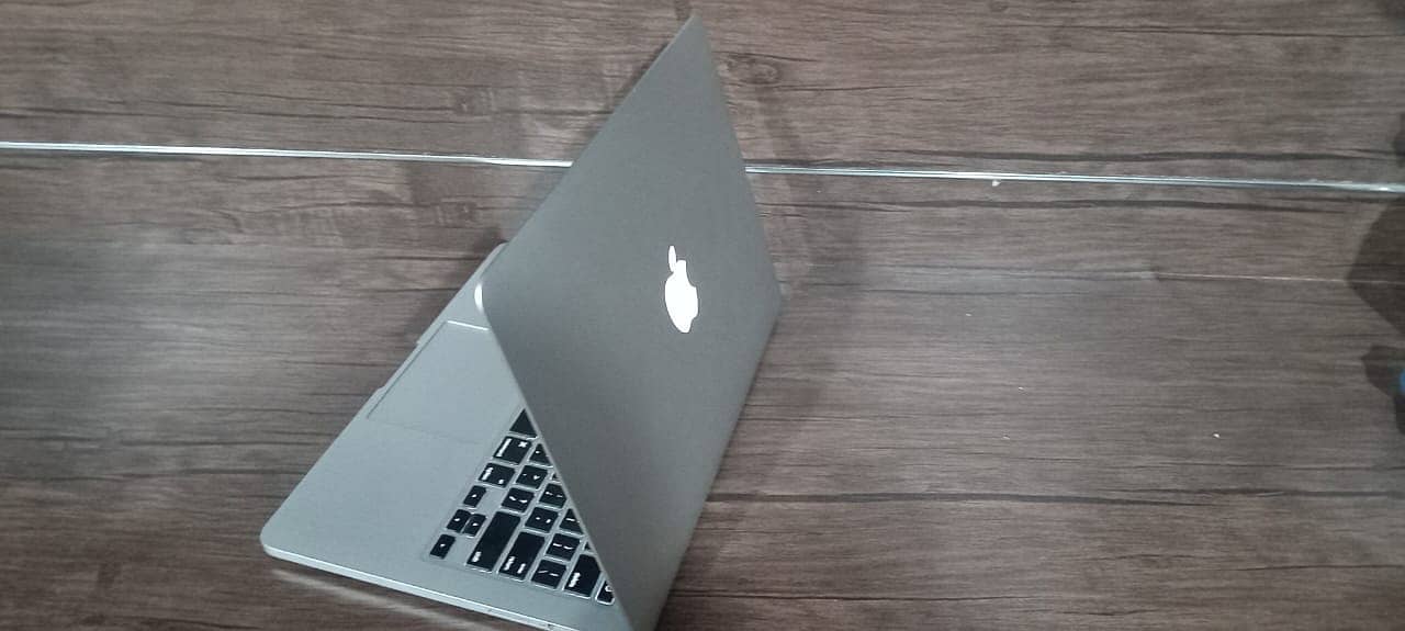 Macbook Pro 2014.13 inch 256GB dual core intel core i5 8GB Ram 2