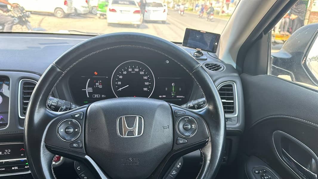 Honda Vezel Z 2016/2021 Model 4