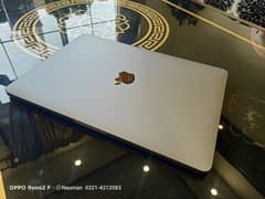 MacBook Pro 2018,Core i7,13"Ratina Disply,16GB RAM,256GB SSD,TouchBar