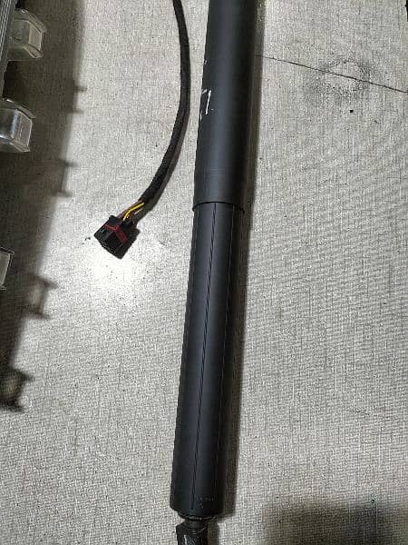 Hyundai Tucson 2022 to 2023 model trunk shocks available 5