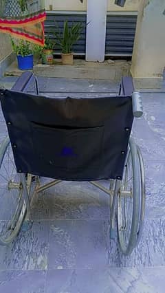 almost new wheelchair. 10/10 condition. and very comfortable in use.