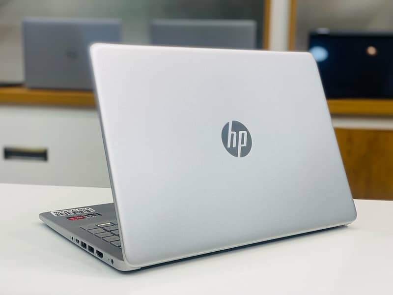 HP LAPTOP 14s AMD RYZEN 5 5500U 8GB RAM 256 SSD 2