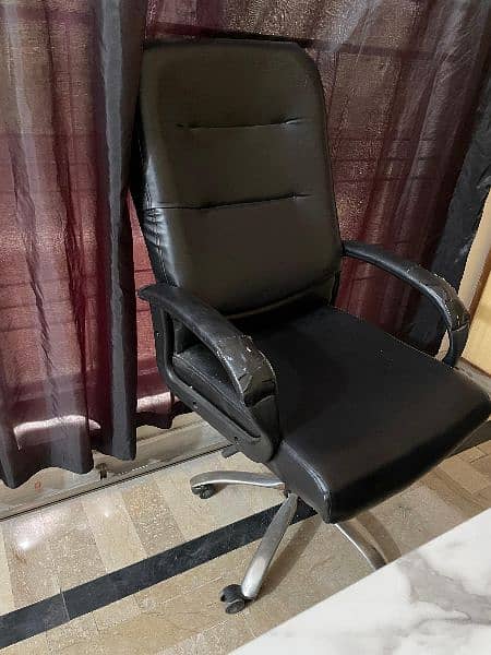 Executive Table and chairs for sale 4