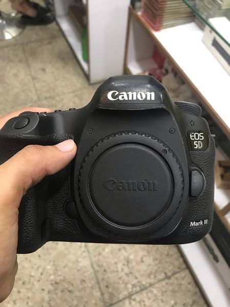 Canon 5D Mark iii body 2