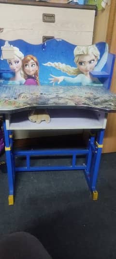 Kids study table in good condition