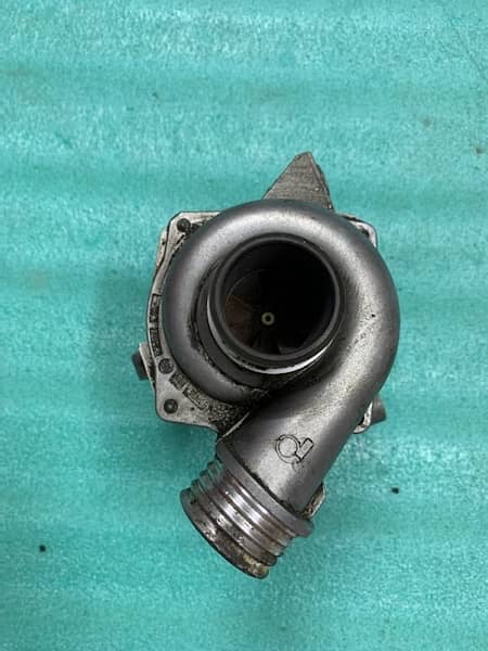 BMW 5 series E60 water pump 1