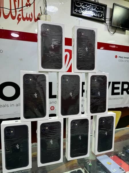 Apple Iphone 11 64GB Box pack Factory Locked 2