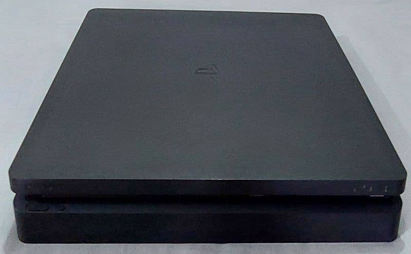 PlayStation 4 Slim 0