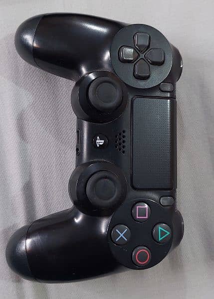 PlayStation 4 Slim 4