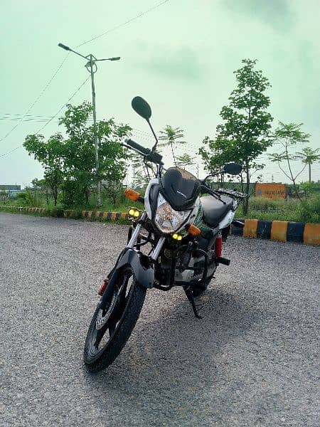 Honda CB-125F Limited White Edition 0