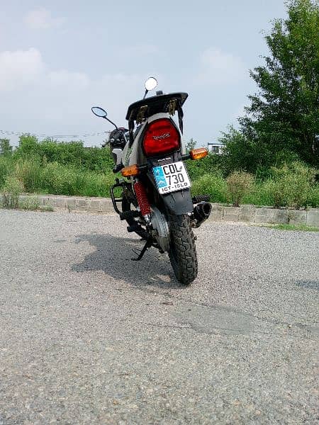 Honda CB-125F Limited White Edition 5