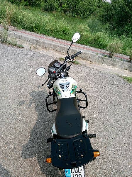 Honda CB-125F Limited White Edition 7