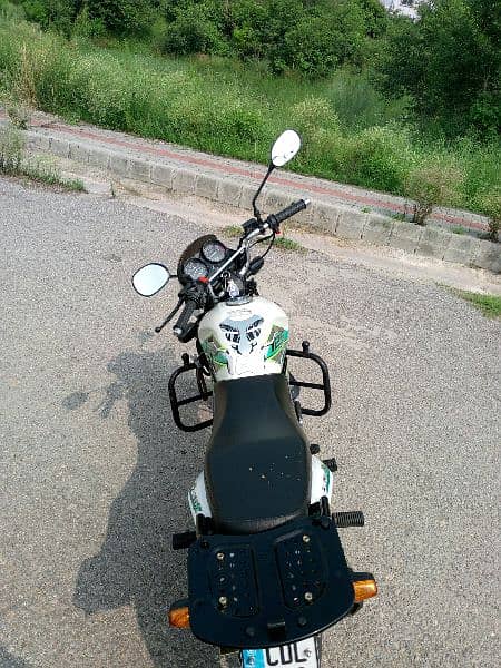 Honda CB-125F Limited White Edition 8