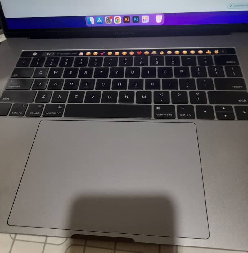 Macbook pro 2017 i7 16/256 2GB Dedicated 3