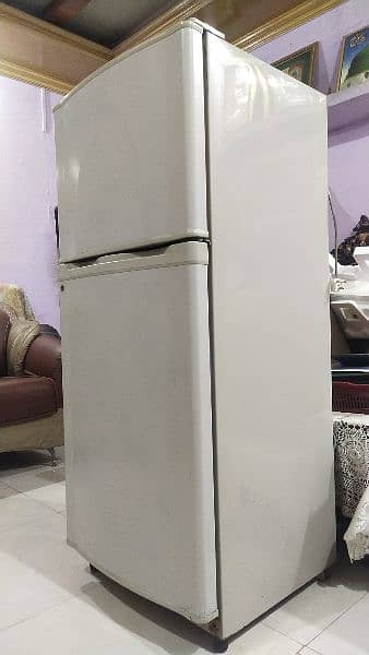 Dowlance refrigerator medium size for sale 18