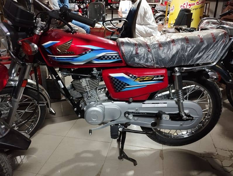 Honda CG-125 cc - Azaadi Offer - Black Red Colour Available 5