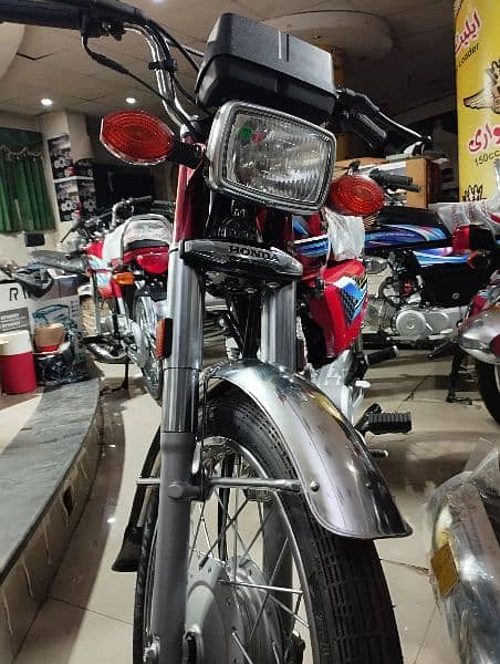 Honda CG-125 cc - Azaadi Offer - Black Red Colour Available 6