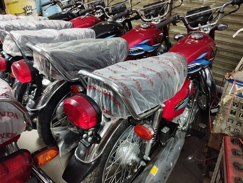 Honda CG-125 cc - Azaadi Offer - Black Red Colour Available 7