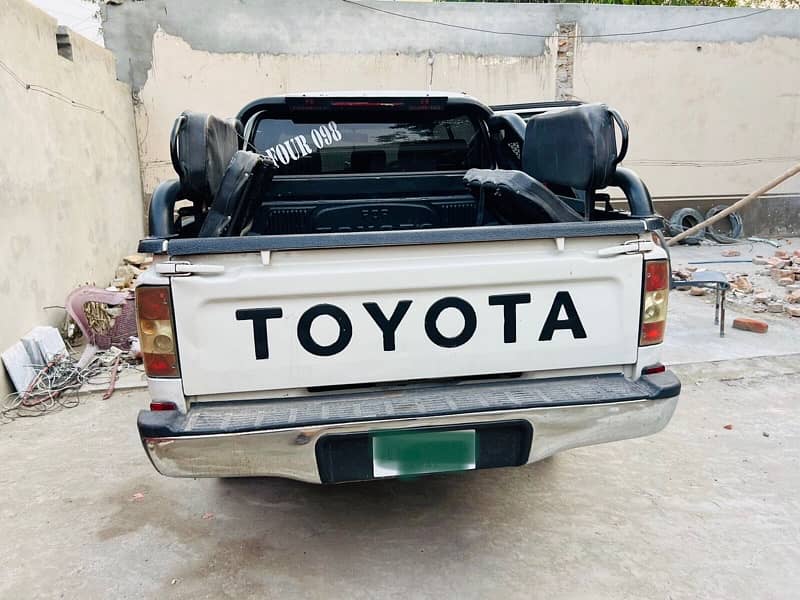 Toyota Hilux Dala bumper to bumper geniune brand new condition 10/10 8