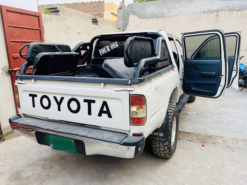 Toyota Hilux Dala bumper to bumper geniune brand new condition 10/10 10