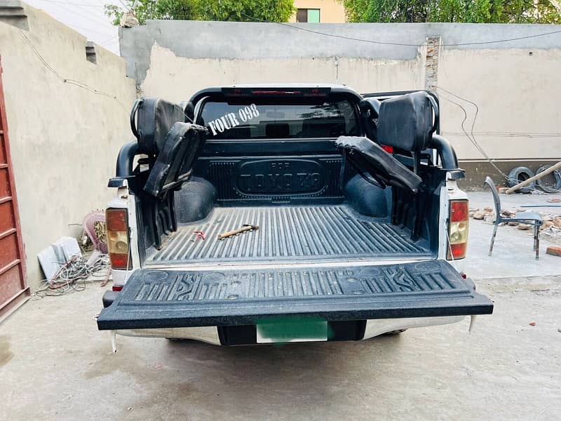 Toyota Hilux Dala bumper to bumper geniune brand new condition 10/10 11