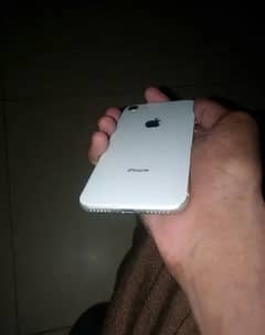 I phone se 64 go all ok  koi issues ni hai Nonpta