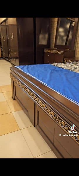 Bed set / king size bed / double bed / wooden bed / bed / side tables 17