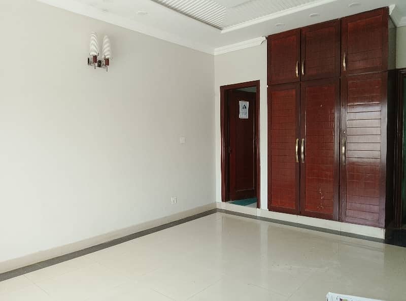 1 KANAL DOUBLE STORY DOUBLE UNIT HOUSE VACANT FOR RENT 17