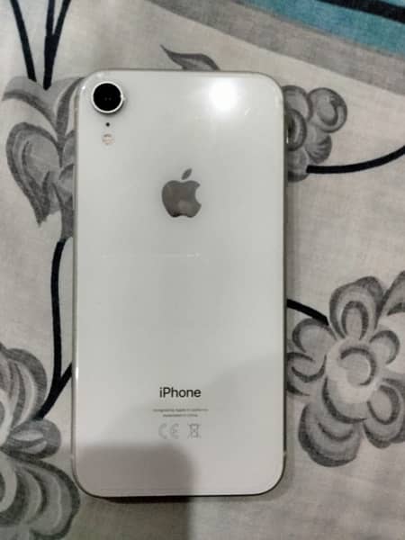 iPhone XR 64 gb 4