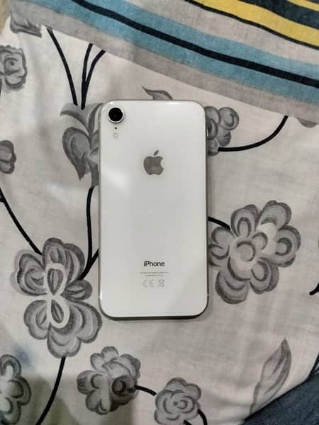 iPhone XR 64 gb 5