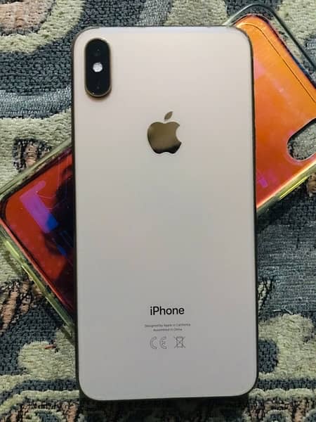 iphone xs max 10/09 condition ios 18 updated 1