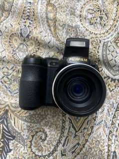 Fujifilm finepix s2800HD SLR camera 14 megapixels with bag