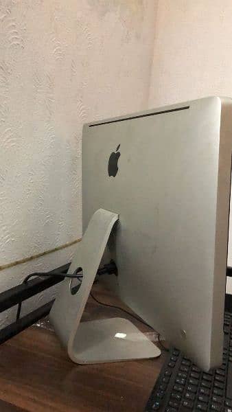 Apple I Mac in laptop 2