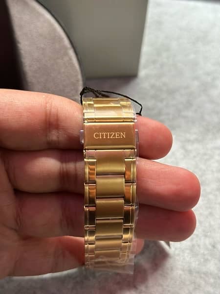 Citizen Men Classic Watch 4