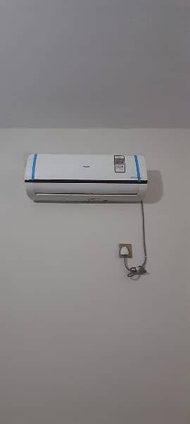 haier 1 ton DC invertor 2 month used 1