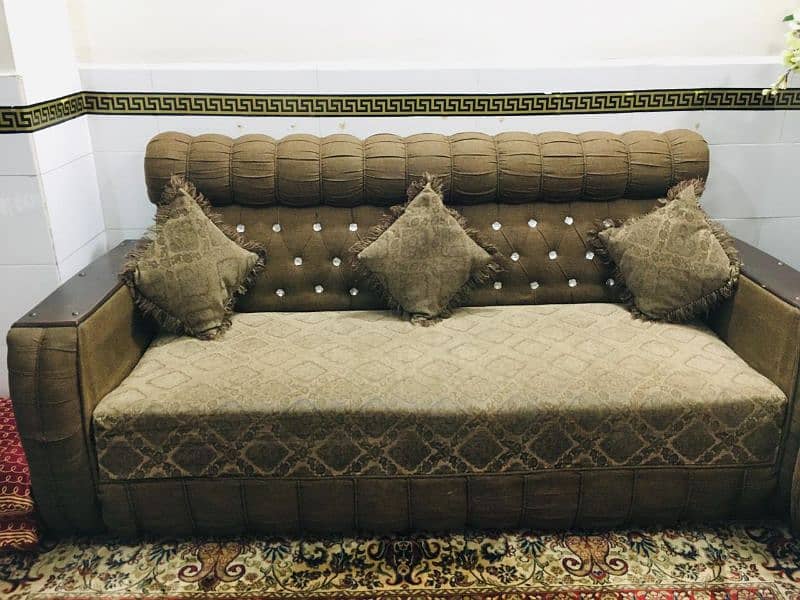 Urgent sale sofa set 0